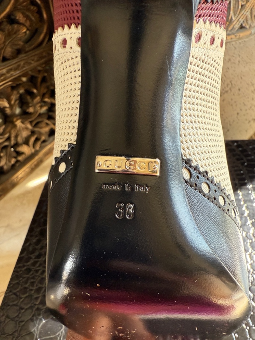 Classic Gucci Red, White & Black Pointed toe spectators - Picture 4 of 9